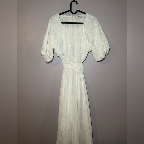 Backless white dress - Picture 1 of 3